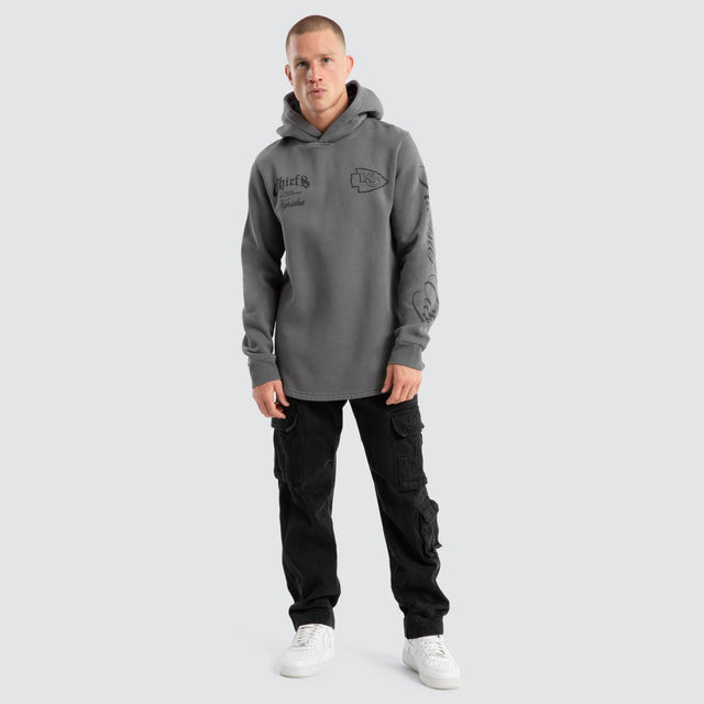 Model Wears Kansas City Chiefs Defence Dual Curved Hoodie Pigment Charcoal Hoodies in Grey - Image 2