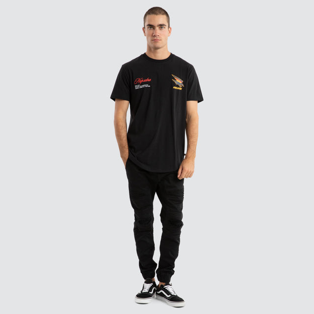 Model Wears Adelaide Crows AFL Prime Tee Jet Black T-Shirts in Black - Image 3