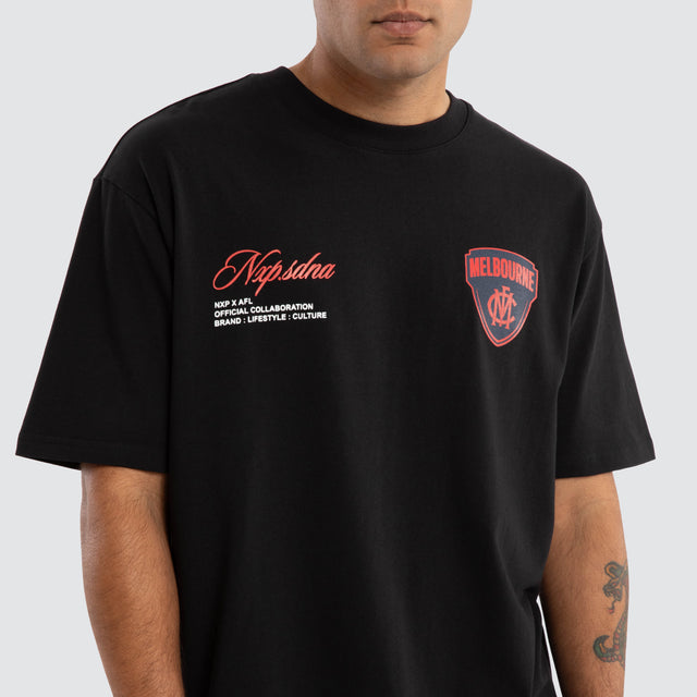 Model Wears Melbourne Demons AFL Season Tee Jet Black T-Shirts in Black - Image 3