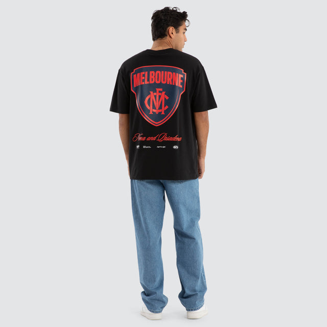 Model Wears Melbourne Demons AFL Season Tee Jet Black T-Shirts in Black - Image 5