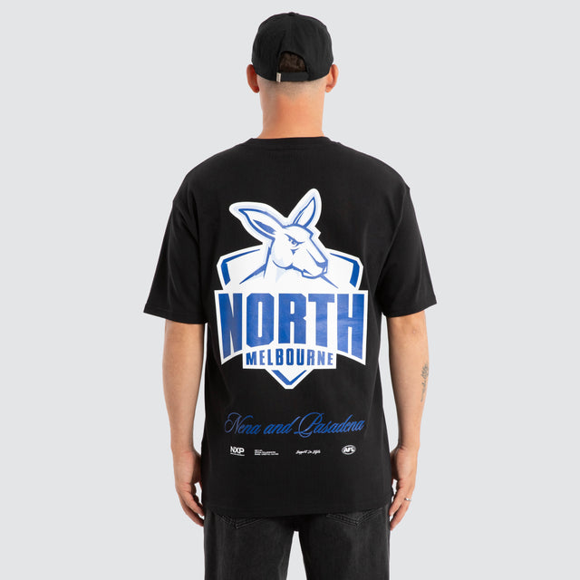 Model Wears North Melbourne Kangaroos AFL Season Tee Jet Black T-Shirts in Black - Image 1