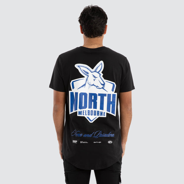 Model Wears North Melbourne Kangaroos AFL Prime Tee Jet Black T-Shirts in Black - Image 1