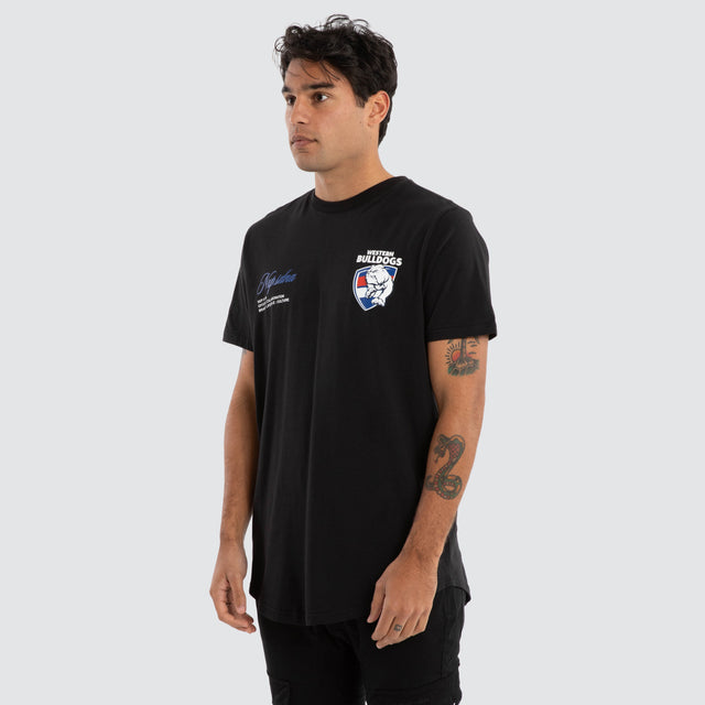Model Wears Western Bulldogs AFL Prime Tee Jet Black T-Shirts in Black - Image 4