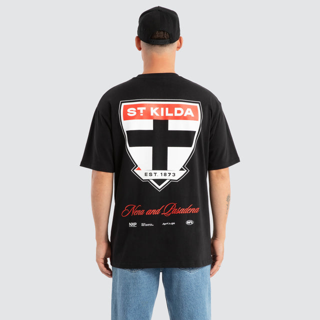 Model Wears St Kilda Saints AFL Season Tee Jet Black T-Shirts in Black - Image 1