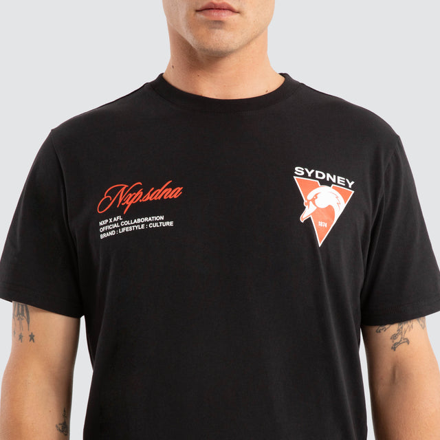 Model Wears Sydney Swans AFL Prime Tee Jet Black T-Shirts in Black - Image 3