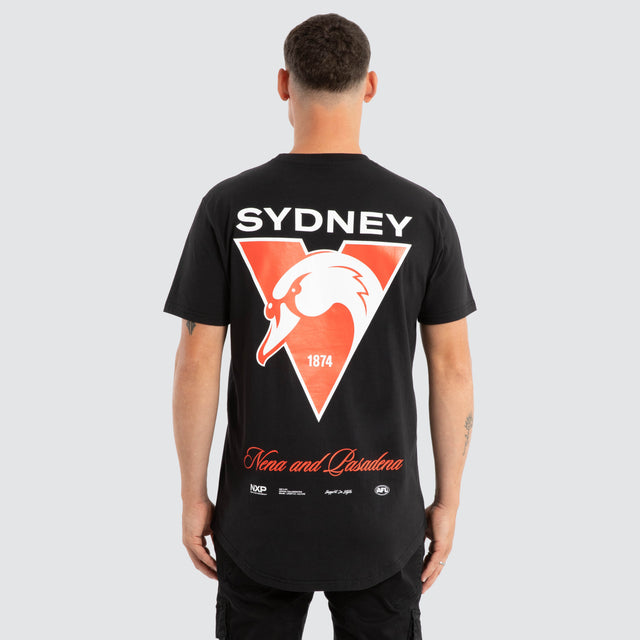 Model Wears Sydney Swans AFL Prime Tee Jet Black T-Shirts in Black - Image 1