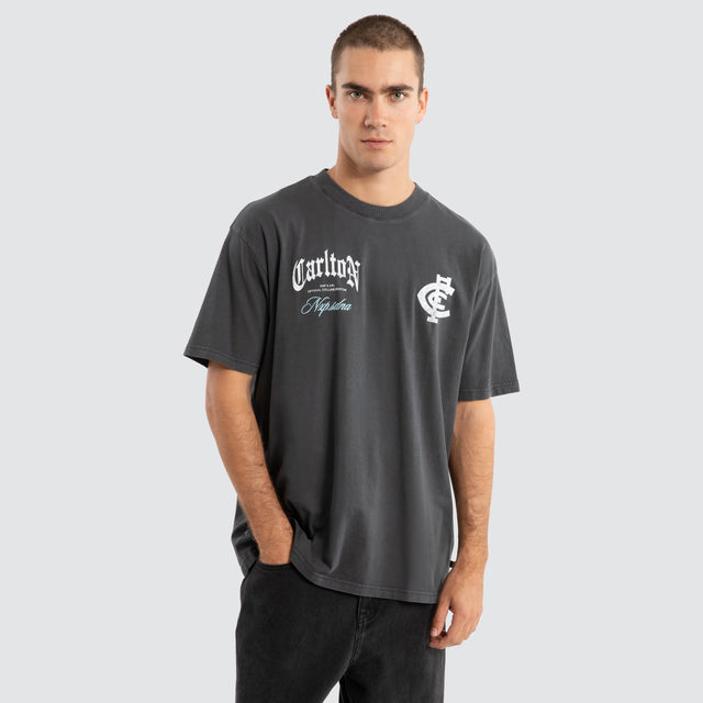 Model Wears Carlton Blues AFL Vintage Goth Tee Pigment Asphalt T-Shirts in Grey - Image 6
