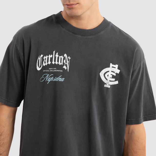 Model Wears Carlton Blues AFL Vintage Goth Tee Pigment Asphalt T-Shirts in Grey - Image 4
