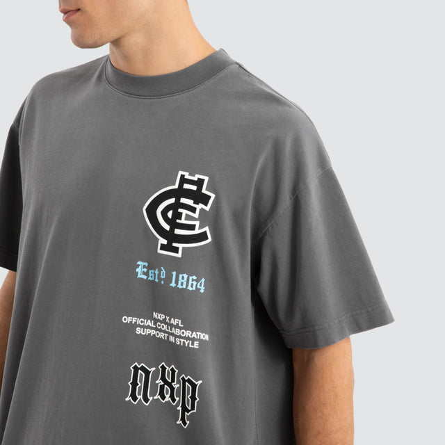 Model Wears Carlton Blues AFL Stack Tee Pigment Charcoal T-Shirts in Grey - Image 6