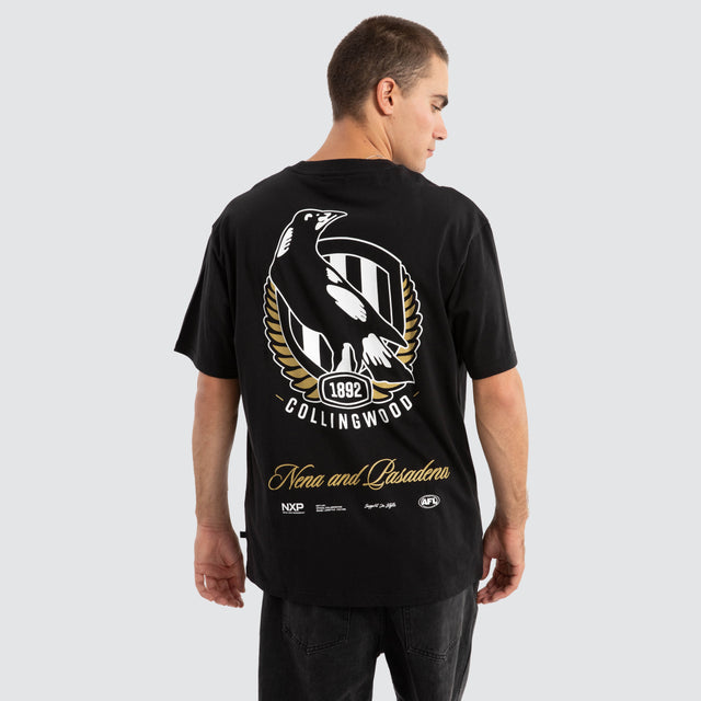 Model Wears Collingwood Magpies AFL Season Tee Jet Black T-Shirts in Black - Image 1