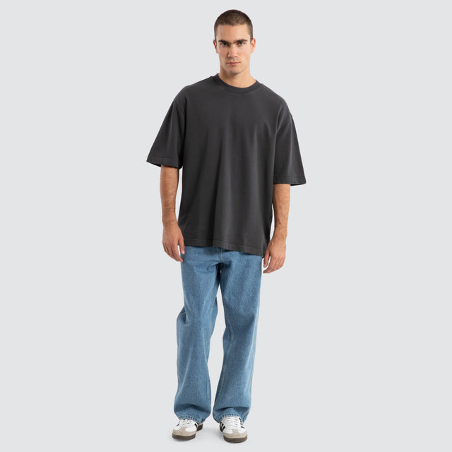 Model Wears Dillon Baggy Fit Jean Clean Blue Pants in Blue - Image 3