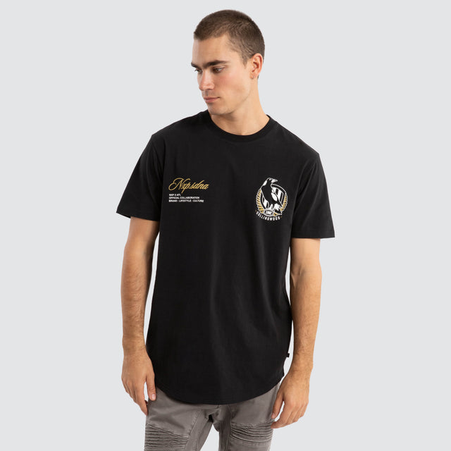 Model Wears Collingwood Magpies AFL Prime Tee Jet Black T-Shirts in Black - Image 2