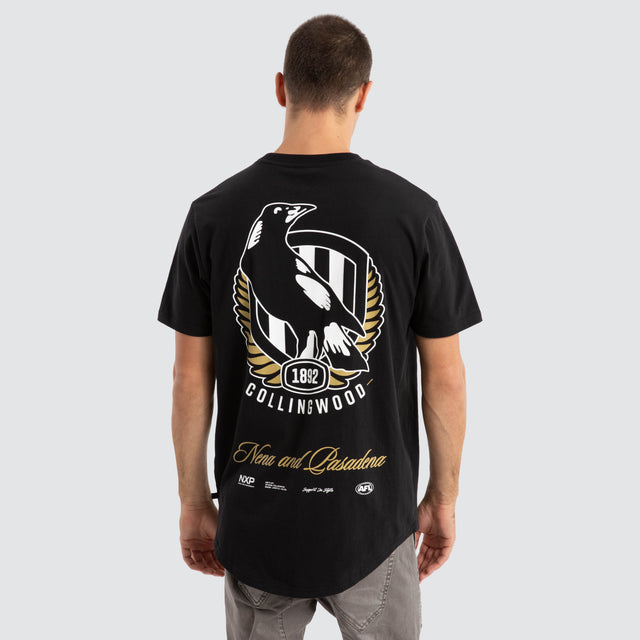 Model Wears Collingwood Magpies AFL Prime Tee Jet Black T-Shirts in Black - Image 1