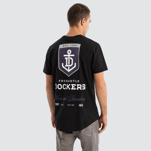Model Wears Fremantle Dockers AFL Prime Tee Jet Black T-Shirts in Black - Image 1