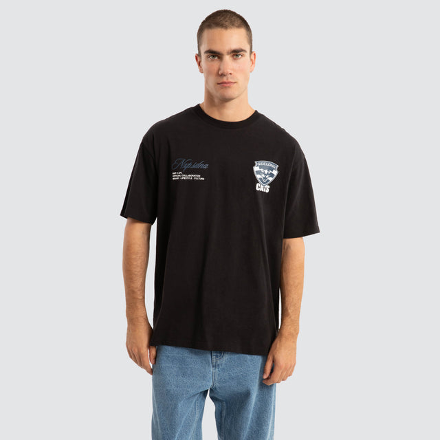 Model Wears Geelong Cats AFL Season Tee Jet Black T-Shirts in Black - Image 2