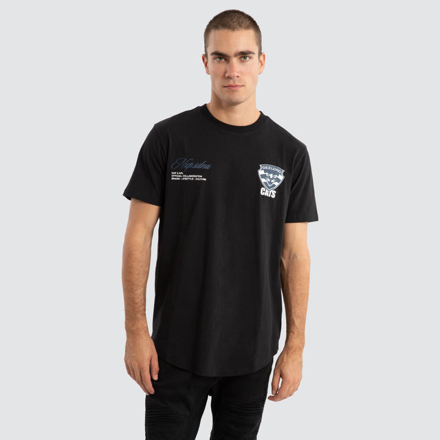 Model Wears Geelong Cats AFL Prime Tee Jet Black T-Shirts in Black - Image 2