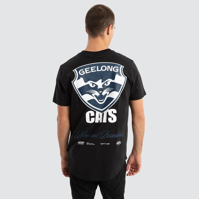 Model Wears Geelong Cats AFL Prime Tee Jet Black T-Shirts in Black - Image 1
