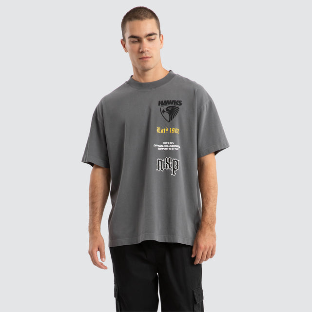 Model Wears Hawthorn Hawks AFL Stack Tee Pigment Charcoal T-Shirts in Grey - Image 2