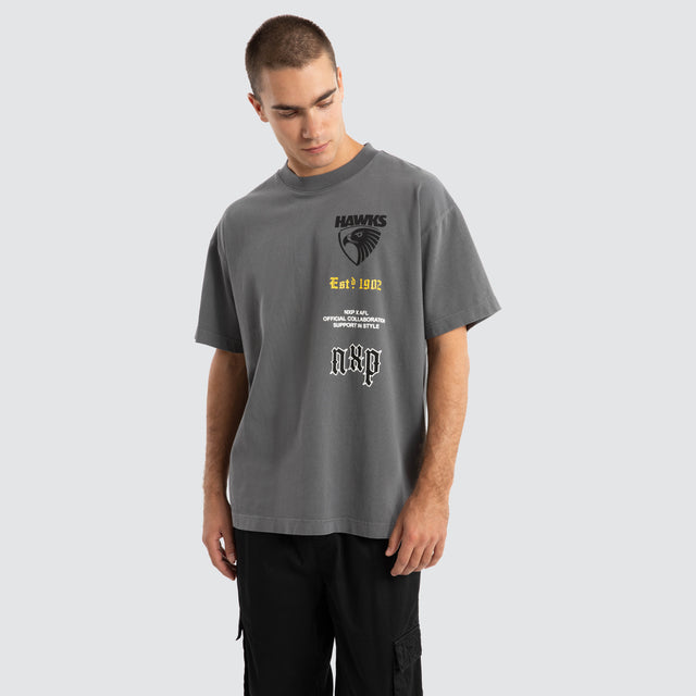 Model Wears Hawthorn Hawks AFL Stack Tee Pigment Charcoal T-Shirts in Grey - Image 6