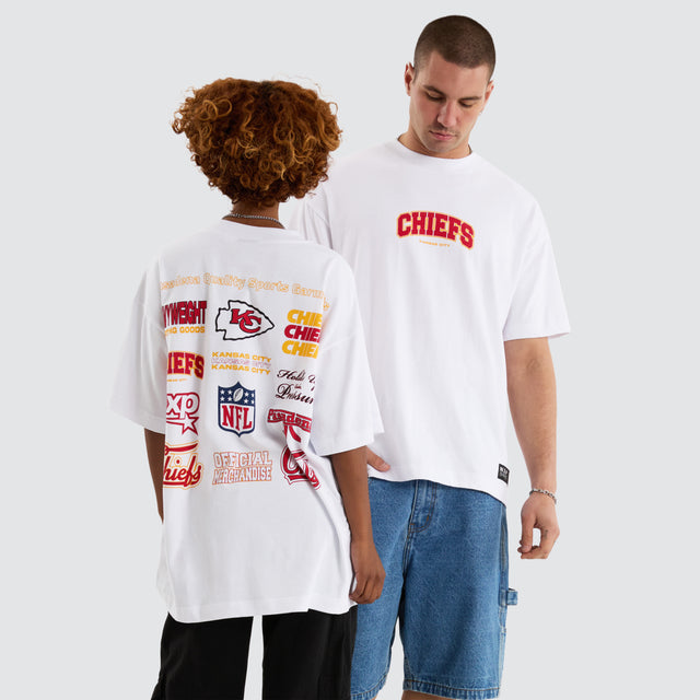 Model Wears Kansas City Chiefs NFL Logo Raptor Tee White T-Shirts in White - Image 4
