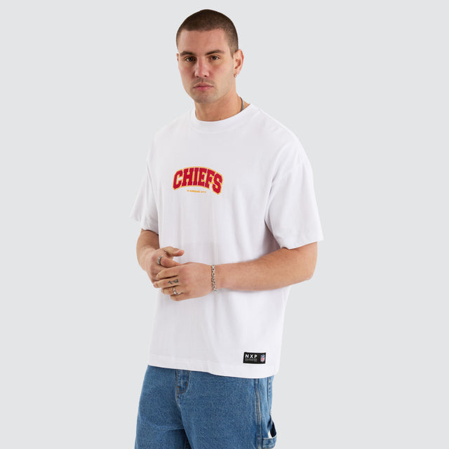 Model Wears Kansas City Chiefs NFL Logo Raptor Tee White T-Shirts in White - Image 6