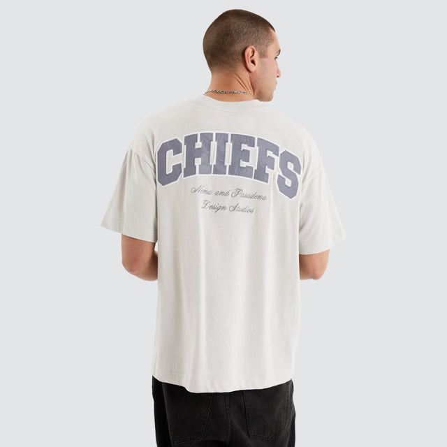 Model Wears Kansas City Chiefs NFL Raptor Tee Glacier Grey T-Shirts in Grey - Image 1