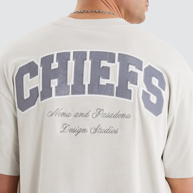 Model Wears Kansas City Chiefs NFL Raptor Tee Glacier Grey T-Shirts in Grey - Image 7
