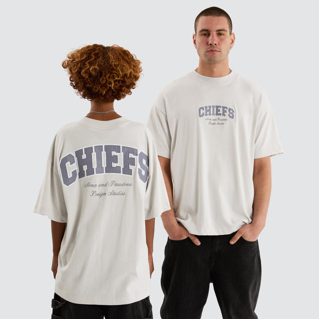 Model Wears Kansas City Chiefs NFL Raptor Tee Glacier Grey T-Shirts in Grey - Image 4