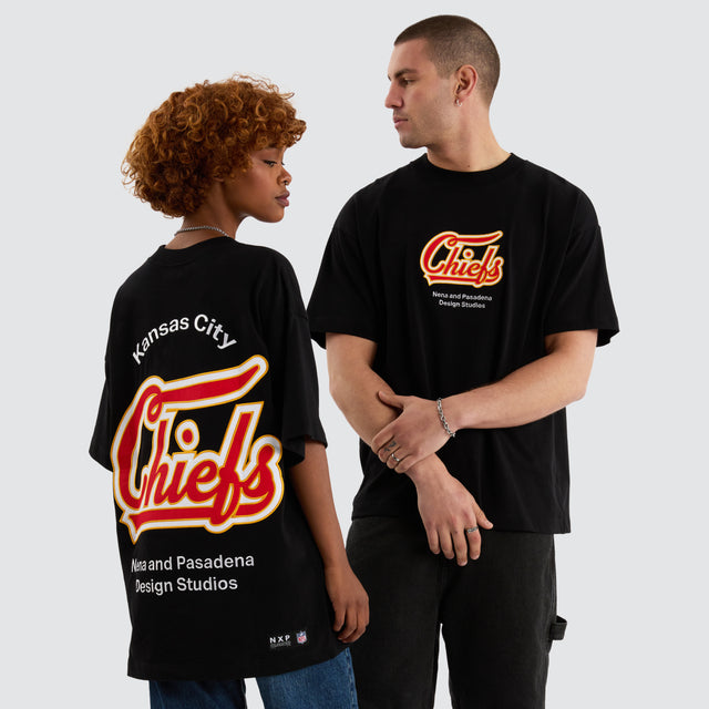Model Wears Kansas City Chiefs NFL Raptor Tee Jet Black T-Shirts in Black - Image 4