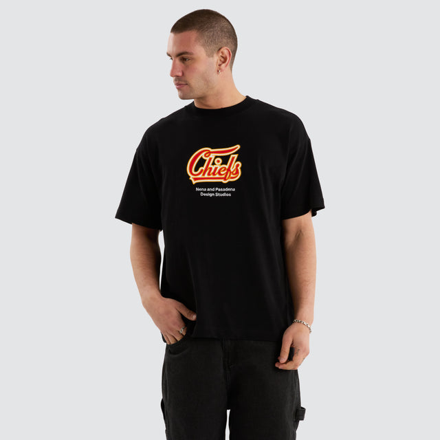 Model Wears Kansas City Chiefs NFL Raptor Tee Jet Black T-Shirts in Black - Image 1
