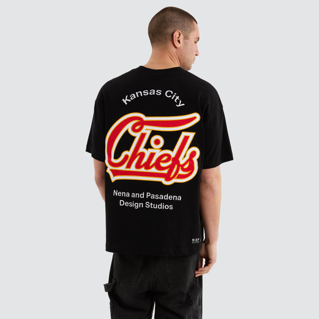 Model Wears Kansas City Chiefs NFL Raptor Tee Jet Black T-Shirts in Black - Image 7