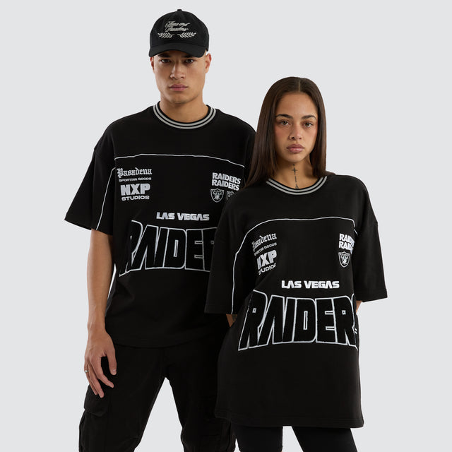 Model wears Las Vegas Raiders Zone Tee Jet Black T-Shirts in Black - Image 3