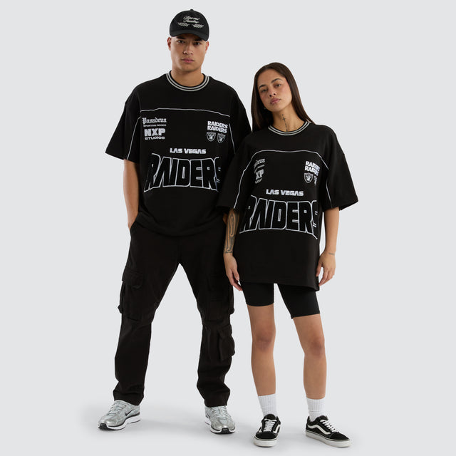 Model wears Las Vegas Raiders Zone Tee Jet Black T-Shirts in Black - Image 2