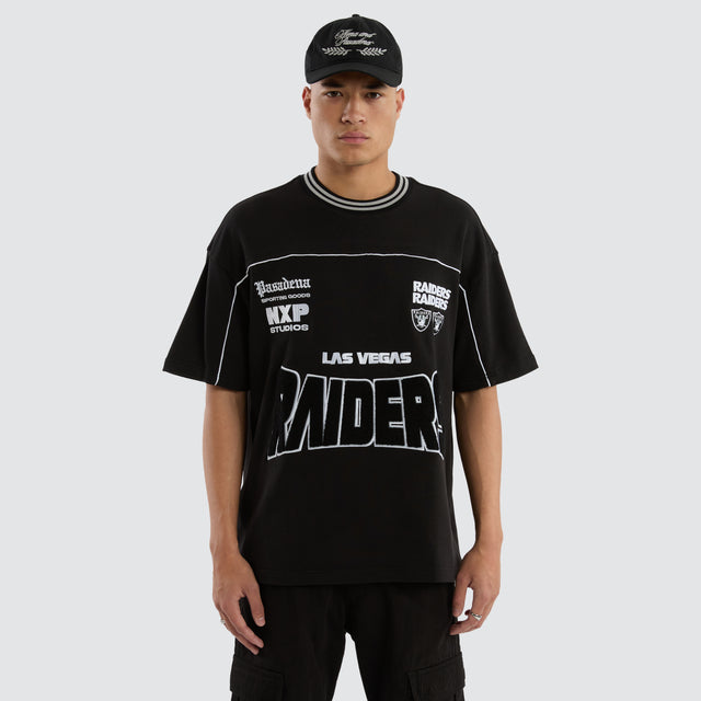 Model wears Las Vegas Raiders Zone Tee Jet Black T-Shirts in Black - Image 1