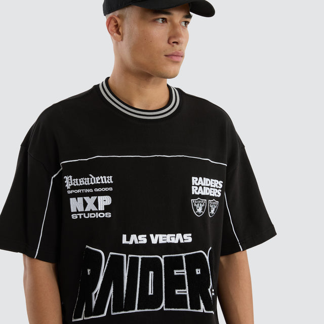 Model wears Las Vegas Raiders Zone Tee Jet Black T-Shirts in Black - Image 4