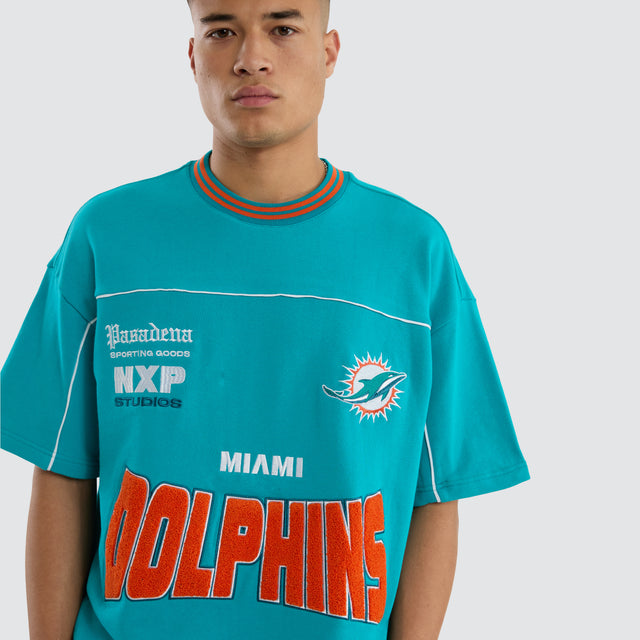 Model wears Miami Dolphins Zone Tee Aqua T-Shirts in Green - Image 4