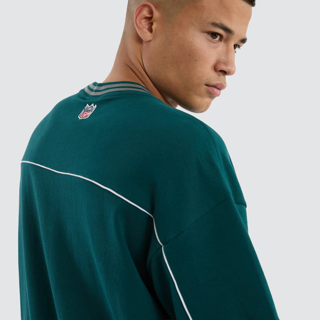 Model wears Philadelphia Eagles Zone Tee Midnight Green T-Shirts in Green - Image 7