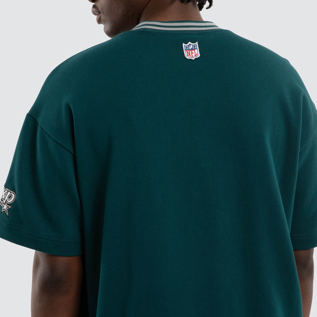 Model wears Philadelphia Eagles Game Tee Midnight Green T-Shirts in Green - Image 7
