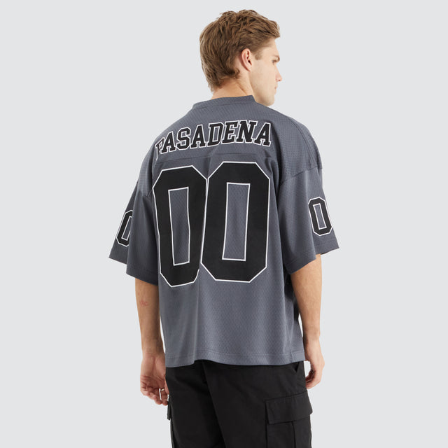 Model Wears Dayton Mesh Training Jersey Asphalt T-Shirts in Grey - Image 3