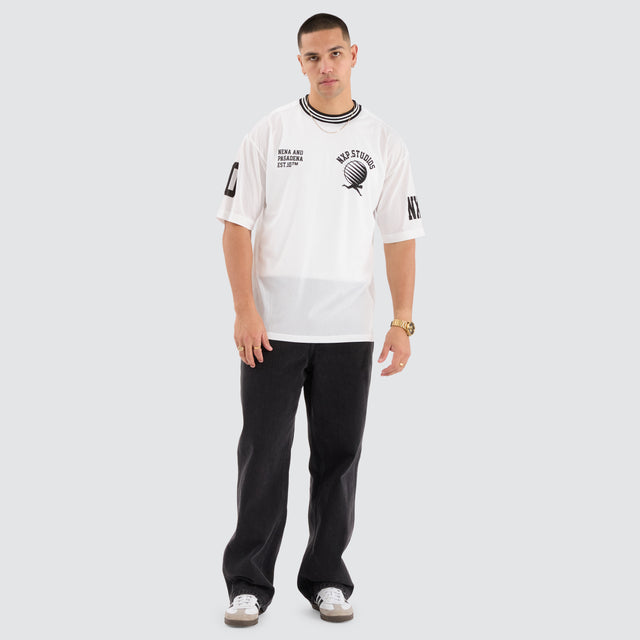 Model Wears Drifter Gridiron Jersey Optical White Jerseys in White - Image 2