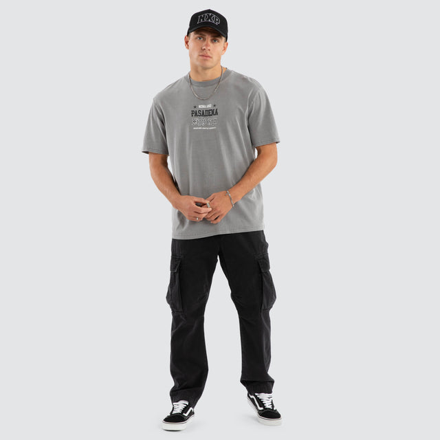 Model Wears Horizon Classic Tee Pigment Frost Grey T-Shirts in Grey - Image 5