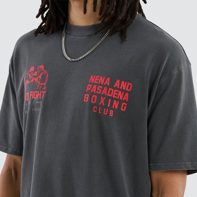 Model wears Mark Box Fit Tee Pigment Asphalt T-Shirts in Grey - Image 4