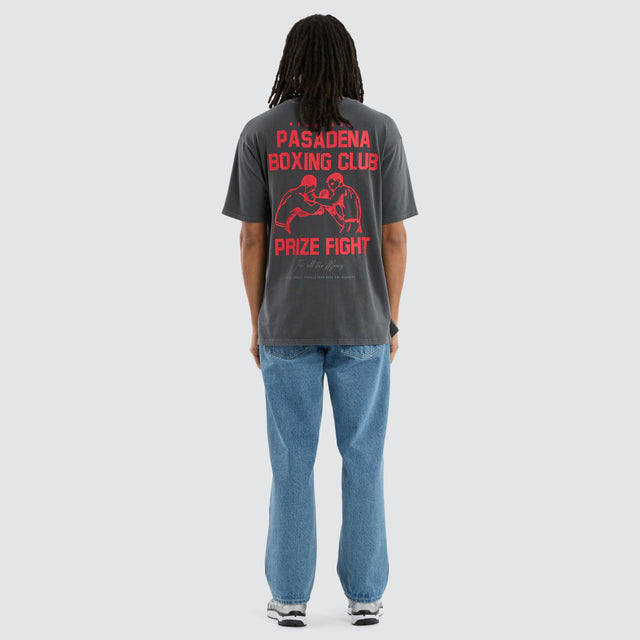 Model wears Mark Box Fit Tee Pigment Asphalt T-Shirts in Grey - Image 5