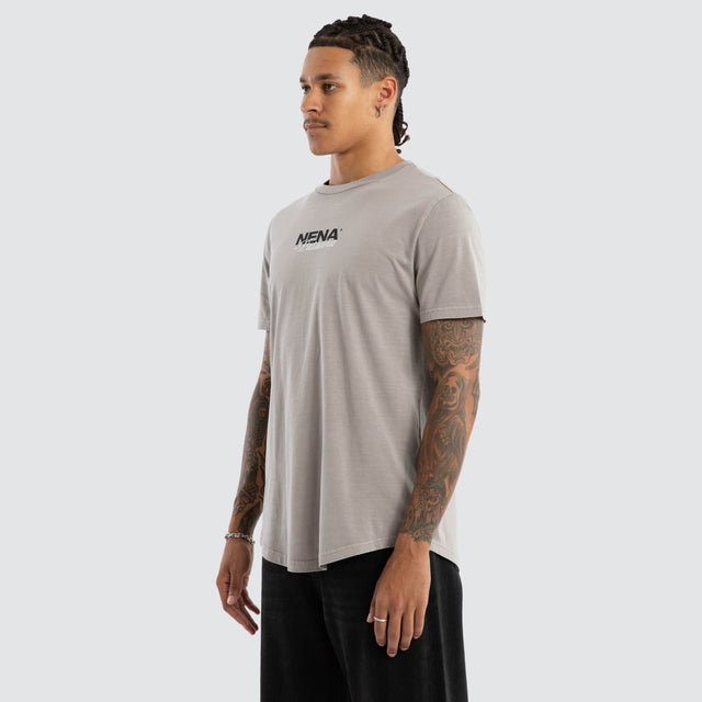 Model wears Veered Curved Hem Tee Pigment Paloma Grey T-Shirts in Grey - Image 3