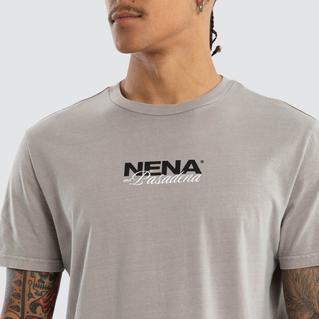 Model wears Veered Curved Hem Tee Pigment Paloma Grey T-Shirts in Grey - Image 6