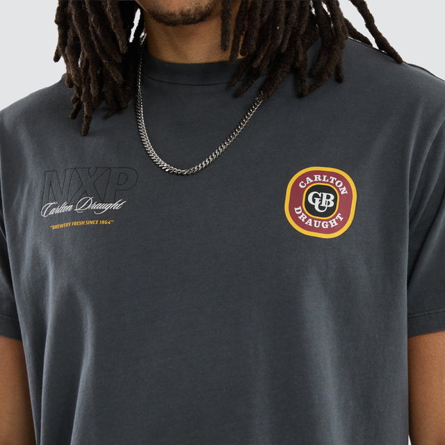 Model wears Carlton Draught General Dual Curved Tee Pigment Asphalt T-Shirts in Grey - Image 3