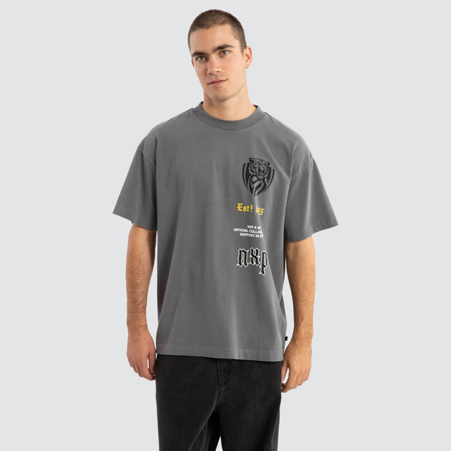 Model Wears Richmond Tigers AFL Stack Tee Pigment Charcoal T-Shirts in Grey - Image 2