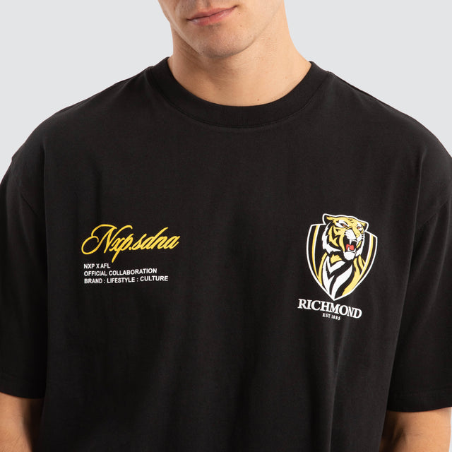 Model Wears Richmond Tigers AFL Season Tee Jet Black T-Shirts in Black - Image 4