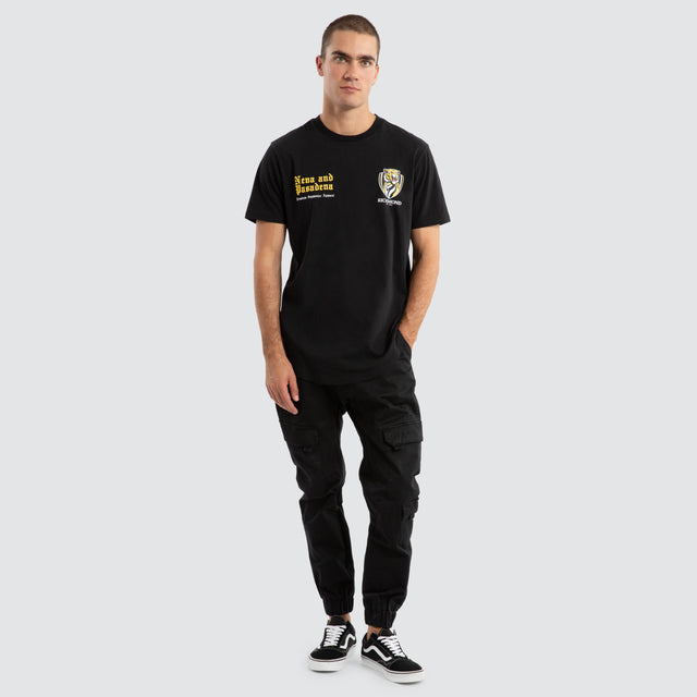 Model Wears Richmond Tigers AFL Vert Tee Jet Black T-Shirts in Black - Image 2