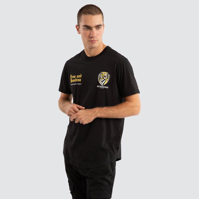 Model Wears Richmond Tigers AFL Vert Tee Jet Black T-Shirts in Black - Image 4